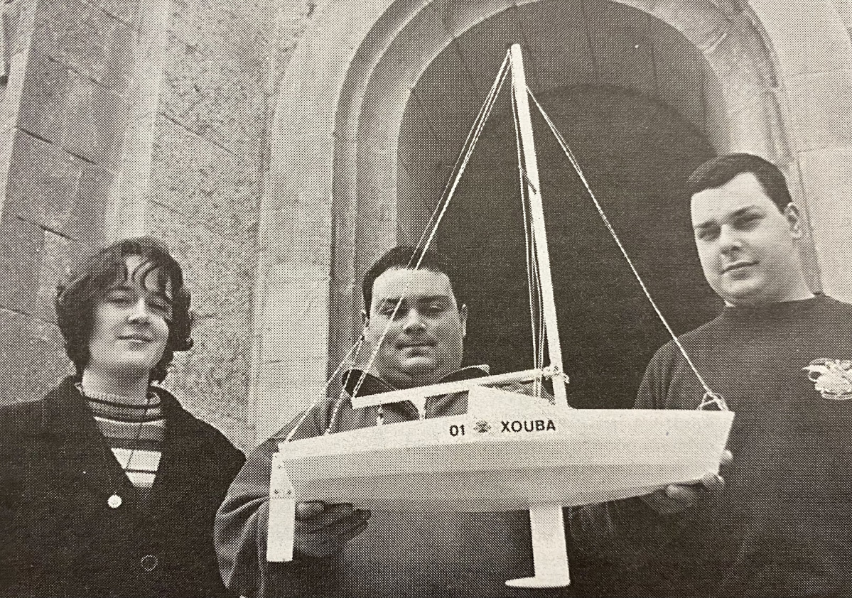 Alumnos de Nu00e1utica construiru00e1n un velero 1997