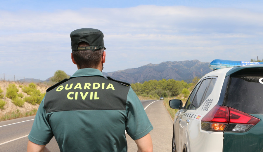 Seis meses de cárcel a una agente que se quejó del "fétido olor" de un mando