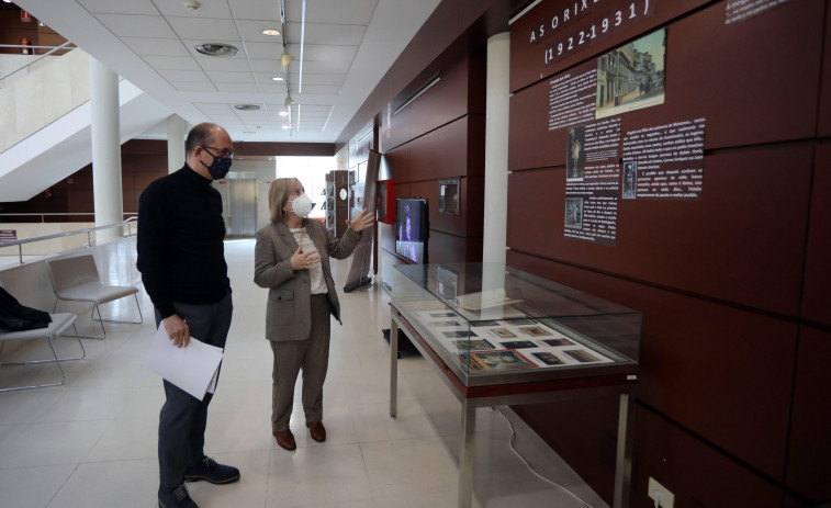 Anxo Lorenzo inaugura en la biblioteca Miguel González Garcés la muestra dedicada al centenario de María Casares