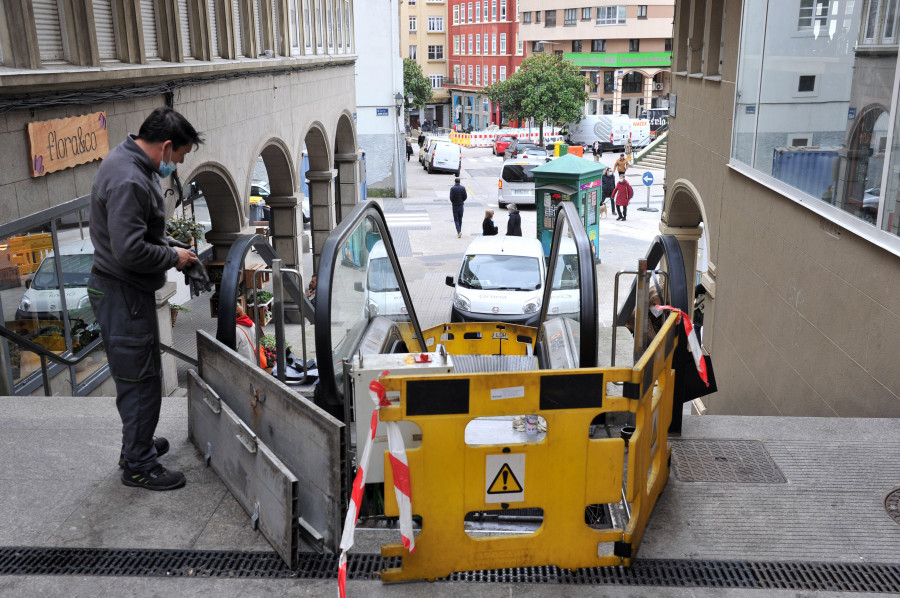 Las escaleras de San Agustín se someten a reparaciones