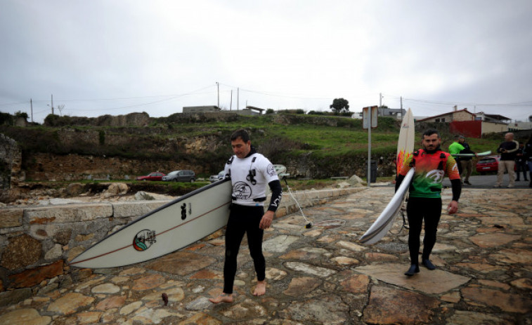 Los surfistas se preparan en O Portiño para el Campeonato de España