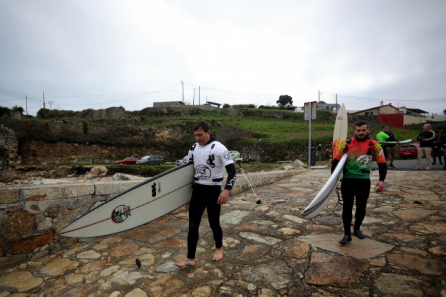 Los surfistas se preparan en O Portiño para el Campeonato de España