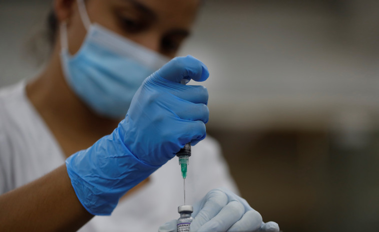 La inmunidad de Pfizer y Moderna es mayor y se mantiene estable
