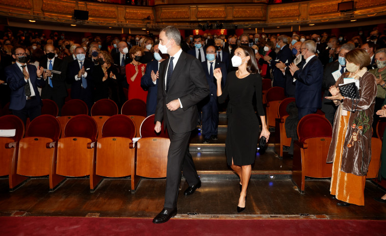 Felipe VI asiste a un concierto en su primera salida tras un confinamiento que se le hizo 