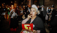 As comadres traen de volta a festa dos disfraces e a esperanza dun teatro para María Casares