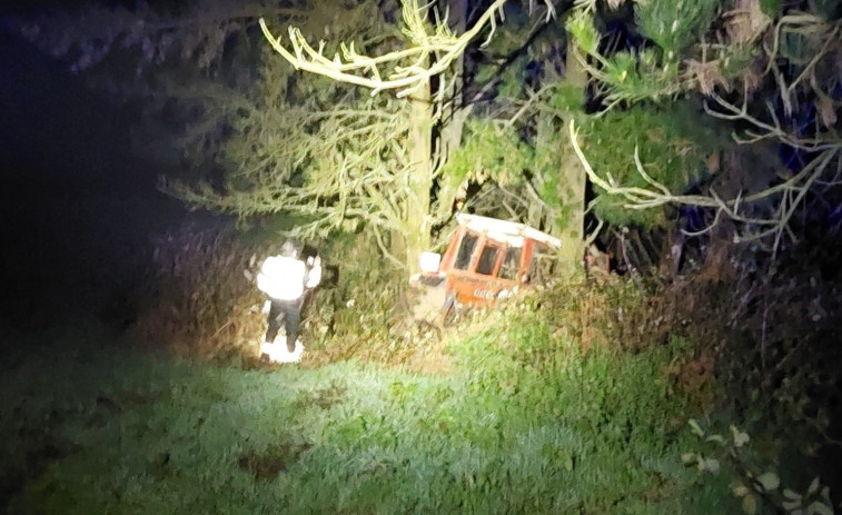 Muere un hombre en Abadín al despeñarse el tractor que conducía cuando iba a atender al ganado