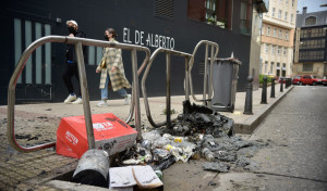 Arden contenedores en siete puntos de A Coruña en una nueva jornada del conflicto de la recogida de basura