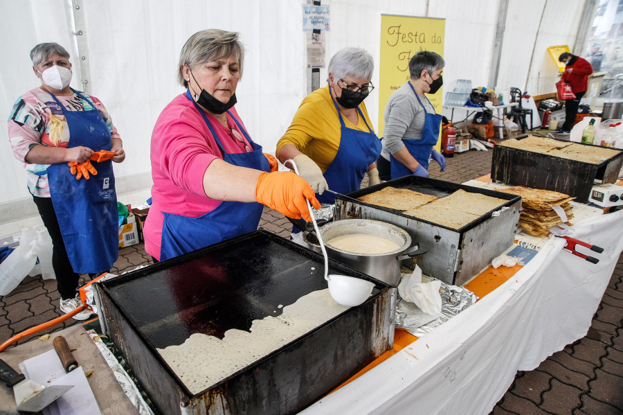 La XXXVI Festa da Filloa de Sada se clausuró tras repartir 2.500 unidades de este postre de Entroido