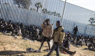 El salto a la valla de Melilla más numeroso de la historia deja más de 40 heridos