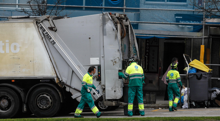 La normalidad vuelve poco a poco al servicio de recogida de basuras