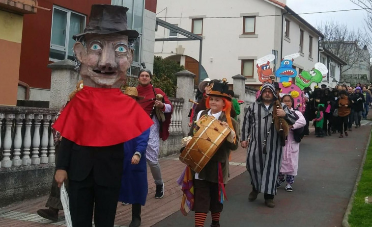 La asociación de vecinos Santaia de Santa Cruz organiza una fiesta para despedir el Carnaval