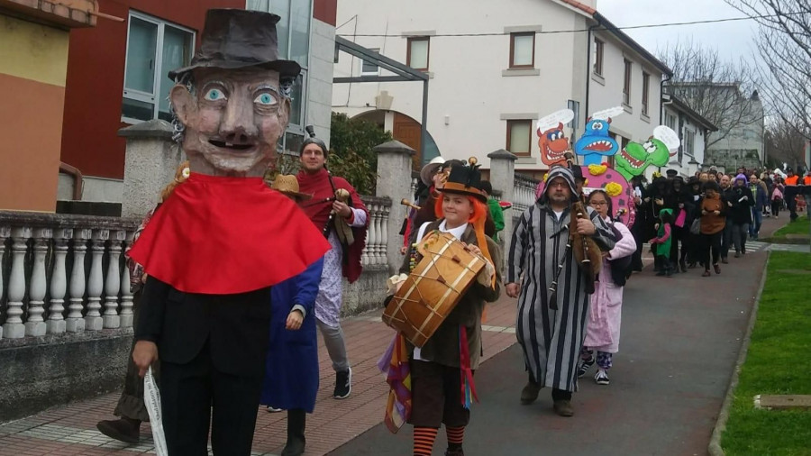 La asociación de vecinos Santaia de Santa Cruz organiza una fiesta para despedir el Carnaval