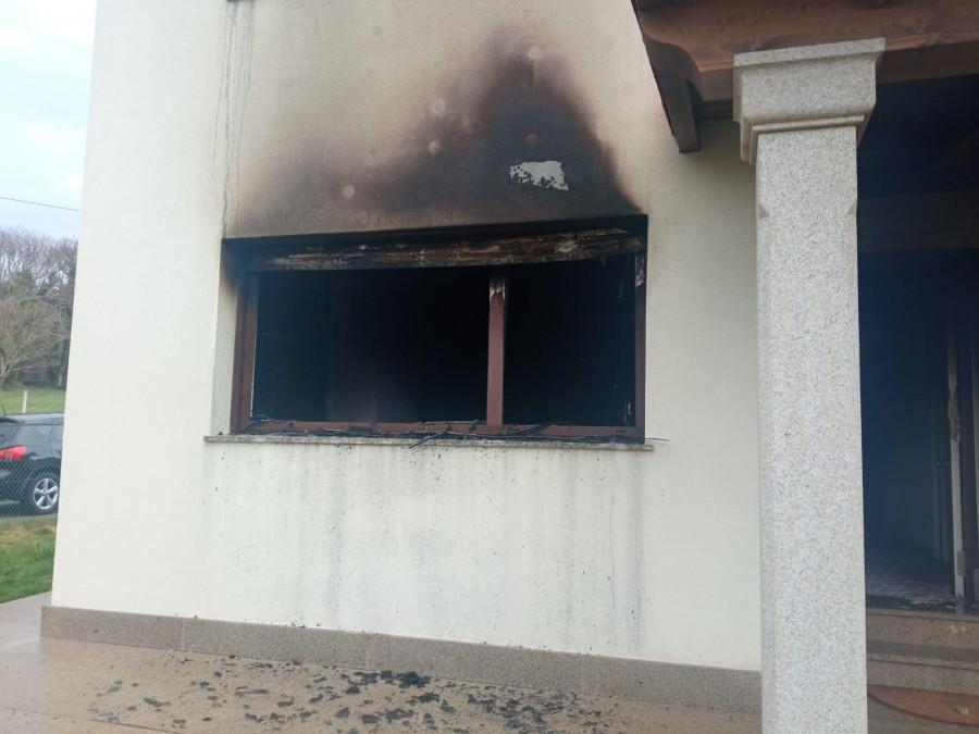 Herida una mujer en Abegondo en un incendio provocado al tratar de encender la chimenea