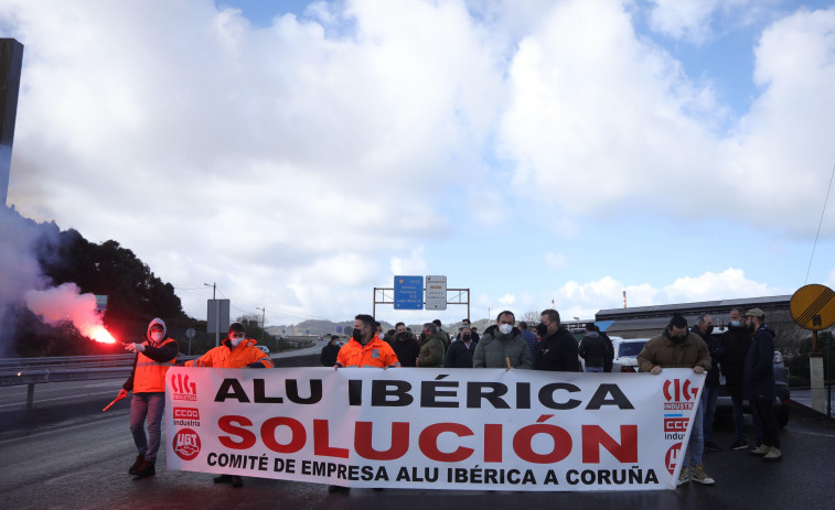 La plantilla de Alu Ibérica desconfía de la oferta de acuerdo Alcoa y exige que retome la planta