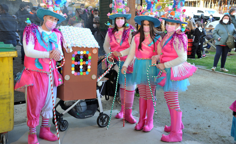 Oleiros vive el Carnaval con una fiesta infantil y música de Los Satélites