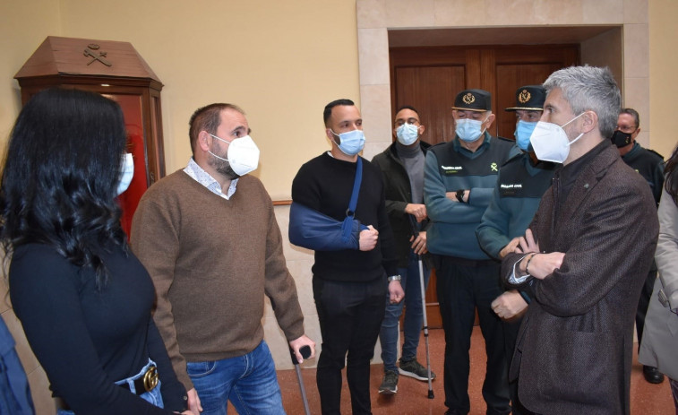 Marlaska visita a los 53 agentes heridos en Melilla por los saltos 
