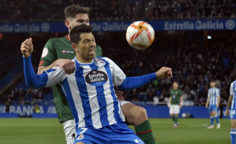 Al Deportivo se le atraganta un derbi coruñés con polémica