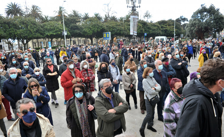 A Coruña clama por el fin del conflicto bélico en Ucrania en una multitudinaria concentración