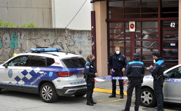Fallece un ciclista de 36 años tras chocar contra un portal en la calle del Almirante Mourelle
