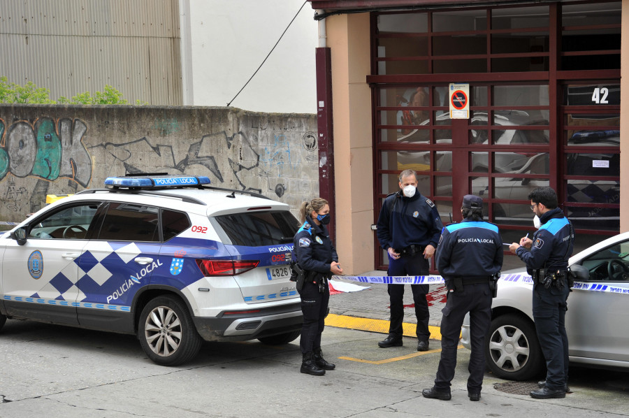 Fallece un ciclista de 36 años tras chocar contra un portal en la calle del Almirante Mourelle