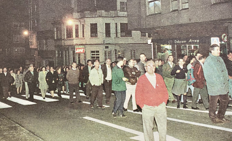 Hace 25 años: La grúa y la ORA causan división vecinal y Eirís exige compromisos municipales