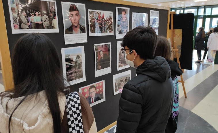 El IES Afonso X O Sabio acoge la exposición “A Guerra Civil”, compuesta por una selección de 140 fotografía