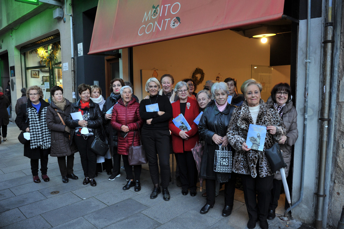 Ana Romero , Xulia Santiso veu00f1en de publicar o libro u201cA voz das u00faltimas cigarreirasu201d,