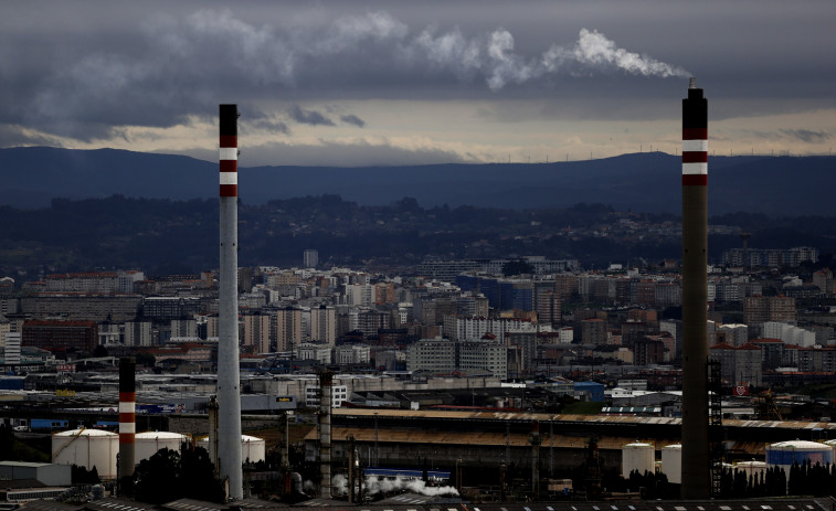 El impuesto a las energéticas amenaza con paralizar varios proyectos de la refinería de Repsol