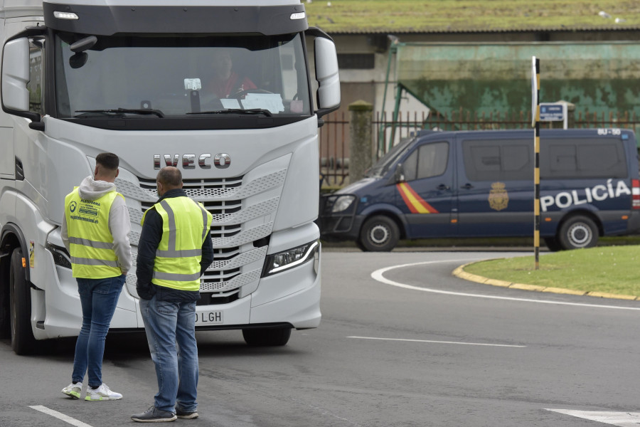 Cortes de carretera aislados y escasa incidencia en la huelga de transporte
