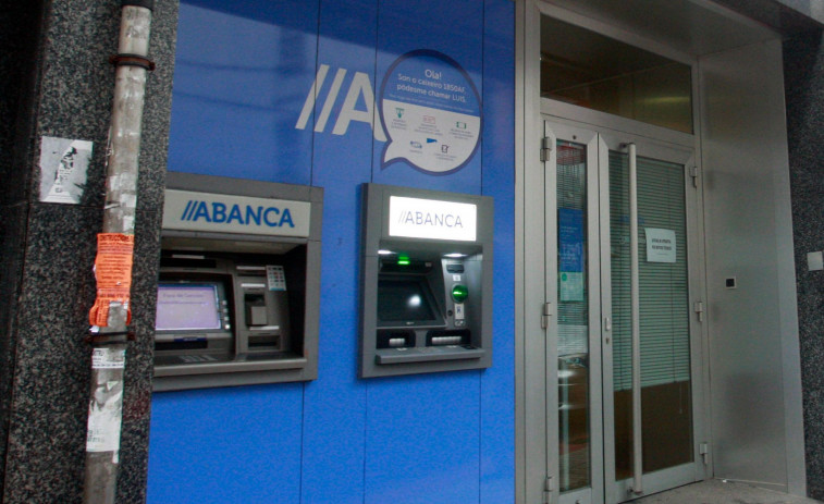 Abanca activa los primeros cajeros para mejorar su cobertura en el rural