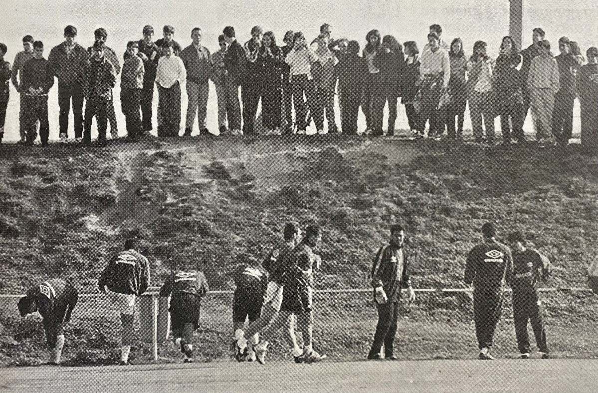 Aficionados al Depor miran el entrenamiento 1997