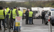 Vías cortadas y desabastecimientos en la tercera jornada de paro del transporte en Galicia