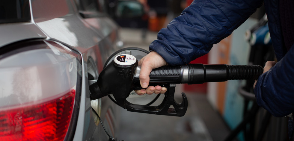 El precio del diésel prosigue su tendencia a la baja y marca esta semana otro mínimo del año