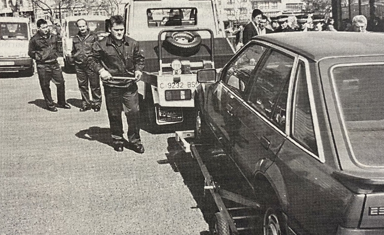 Hace 25 años: Aparkisa controla las grúas por satélite y la Guardia Civil se queda en A Coruña