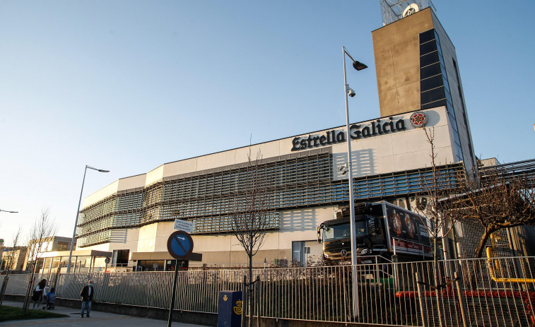 La fábrica de Estrella Galicia, abocada a cerrar mañana por la falta de suministros