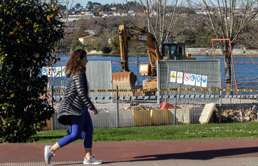 Las máquinas empiezan a trabajar en la ría de O Burgo para acometer el dragado