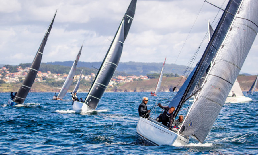 El Trofeo Xacobeo, primer test con la vista en el Mundial de la clase 6m