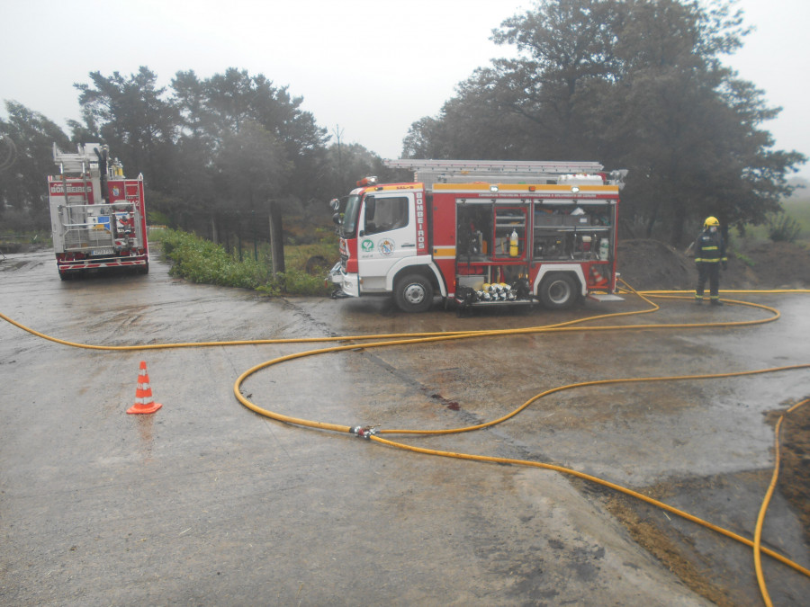 Herido un joven en un accidente en Negreira tras el que el coché se incendió