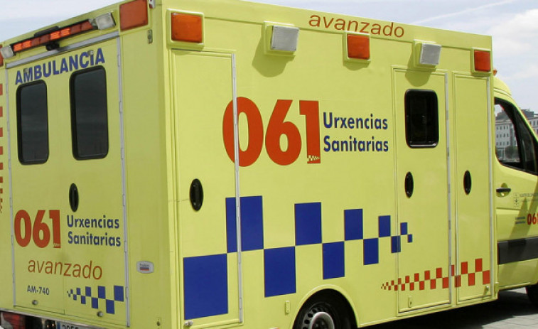 Herido un camionero al salirse de la vía en Cabana de Bergantiños