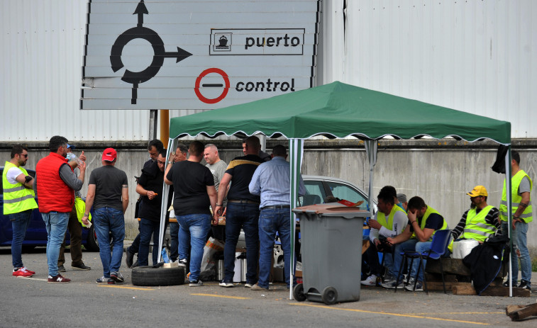 El 95% de los transportistas coruñeses secunda el paro en su primera semana