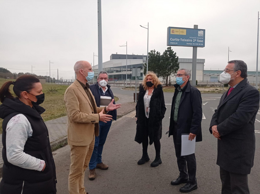 El nuevo director de Sepes visita el polígono de Teixeiro  y estudia la construcción de una rotonda de acceso