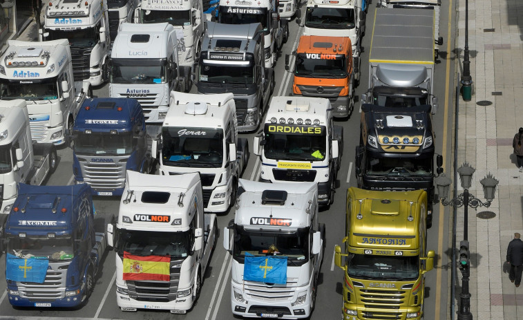 Los transportistas cumplen una semana de paro y persisten en su demanda de  hablar con Gobierno