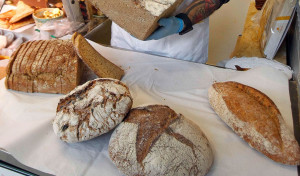 El presidente de los panaderos gallegos avisa de que solo hay harina “para días”