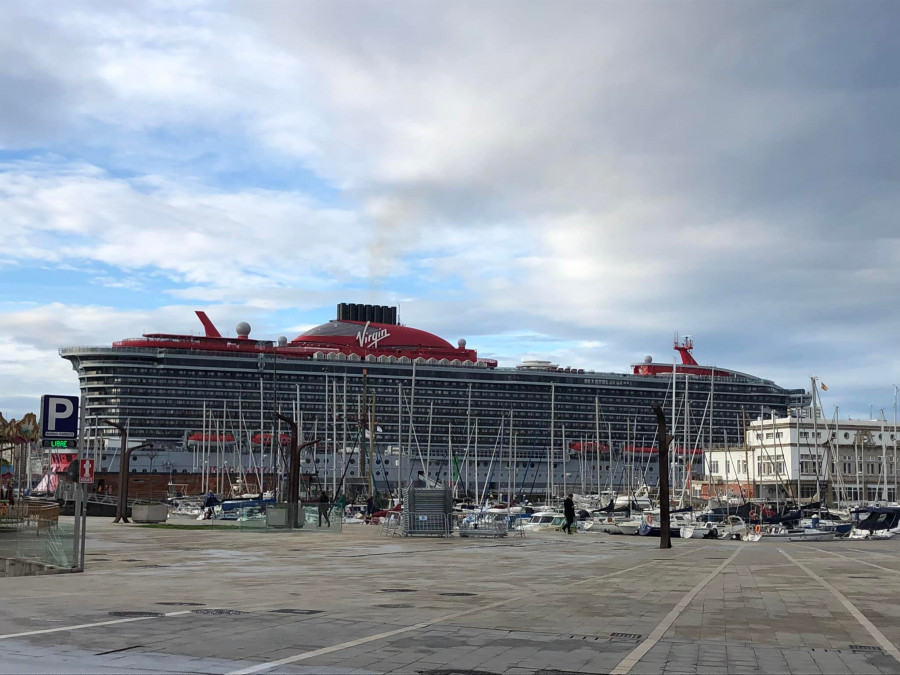 El 'Valiant Lady' visita A Coruña