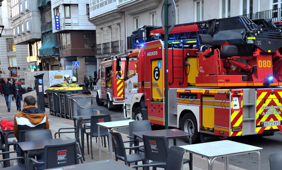 Un olor a disolvente provoca el cierre de santa Catalina