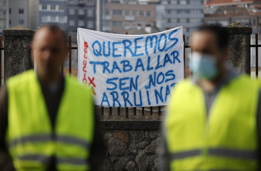 Los transportistas de A Coruña mantienen el paro pero hay división a nivel gallego