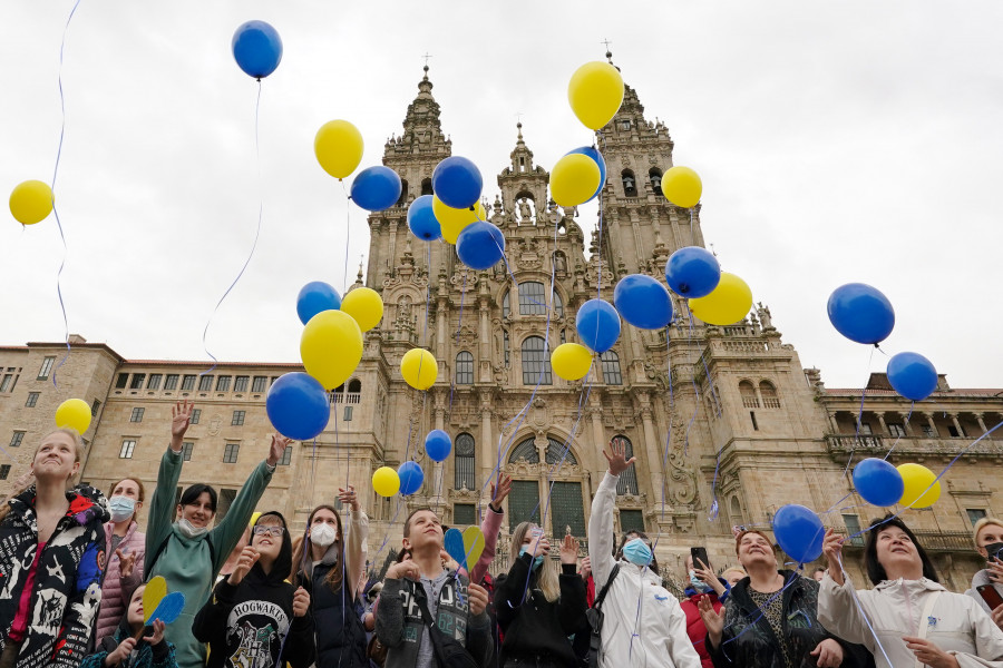 Globos desde el Obradoiro para pedir la paz en Ucrania