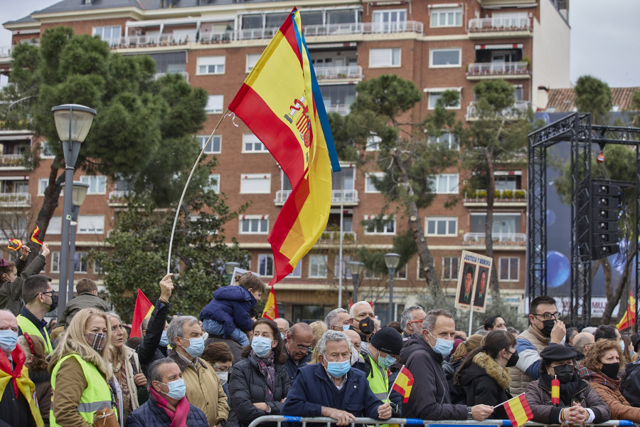 Cientos de personas secundan la protesta de la Asociación de Víctimas del Terrorismo