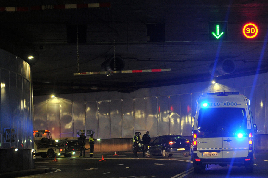 Herido un motorista en un choque en el túnel de María Pita