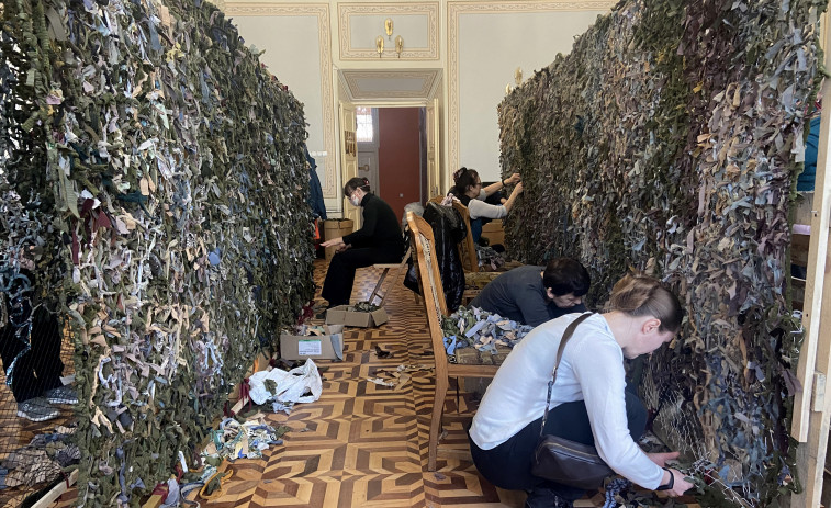 La biblioteca de Leópolis cambia libros por redes de camuflaje para la guerra